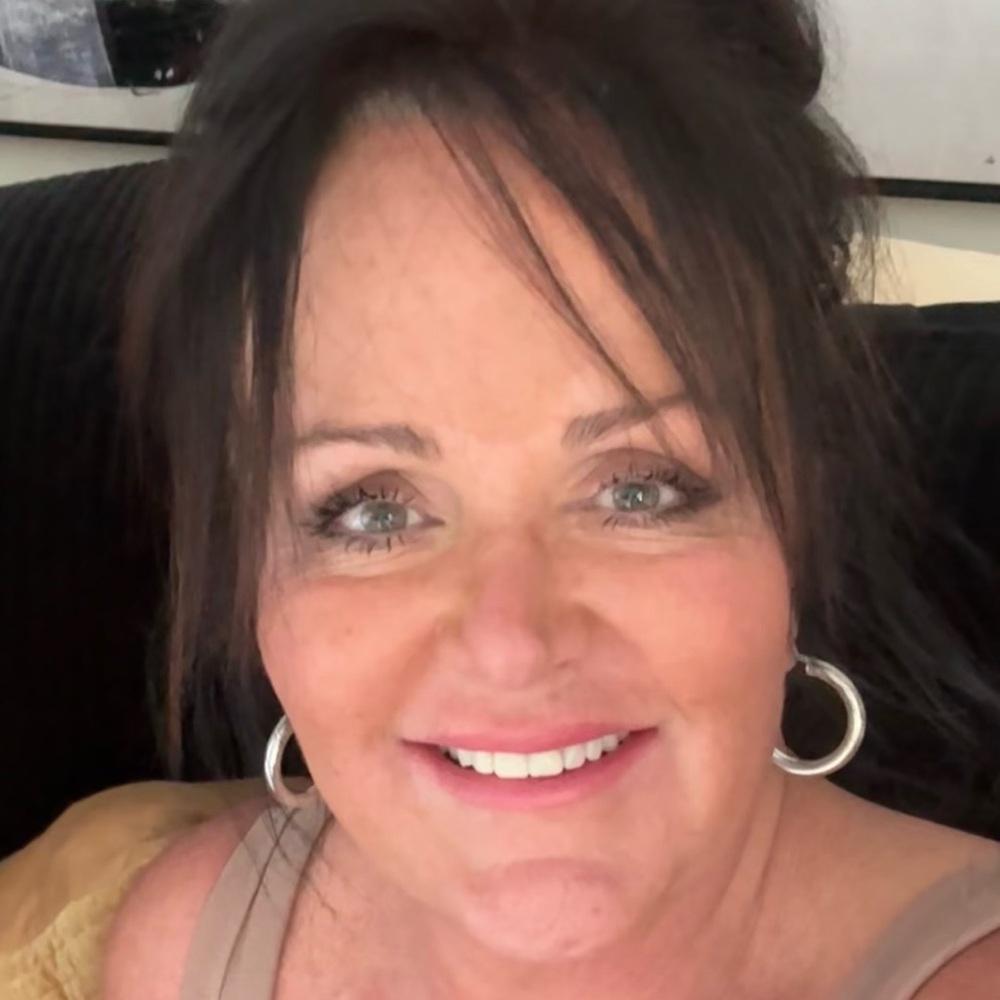 Meet your Posher, Debbie